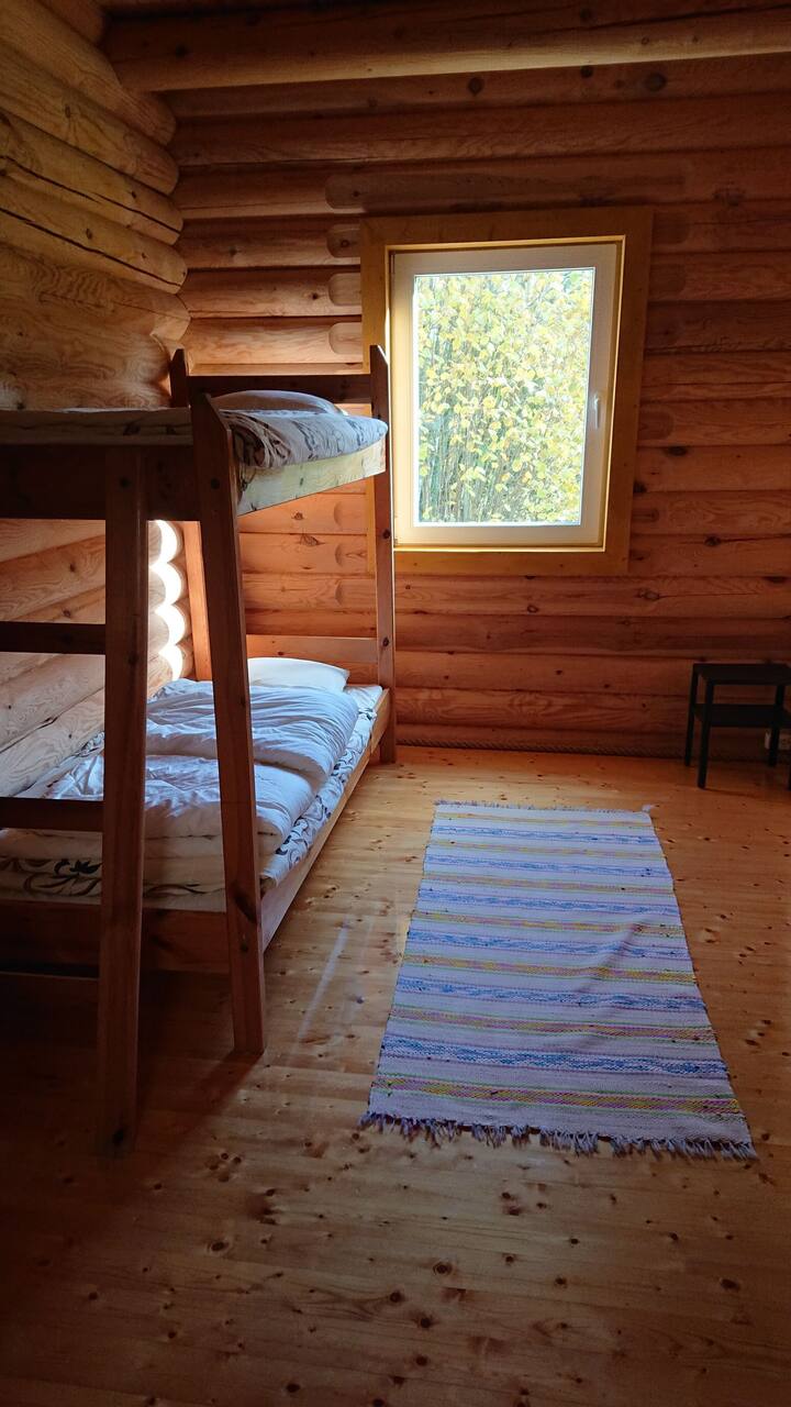 Bedroom 4 (downstairs bunk bed)