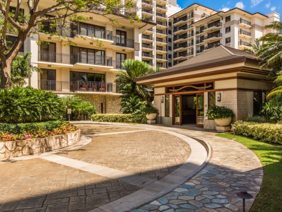 An inviting entrance to the Beach Villas at Ko Olina.