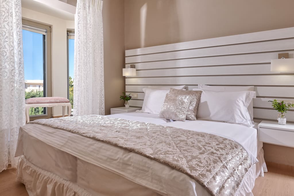 Bedroom with views of the city and the mediterranean sea | autonomus satellite over 700 world wide channels| high quality mattresses, pillows & sheets |safety box | aircondition | closet | cleanliness is our priority.