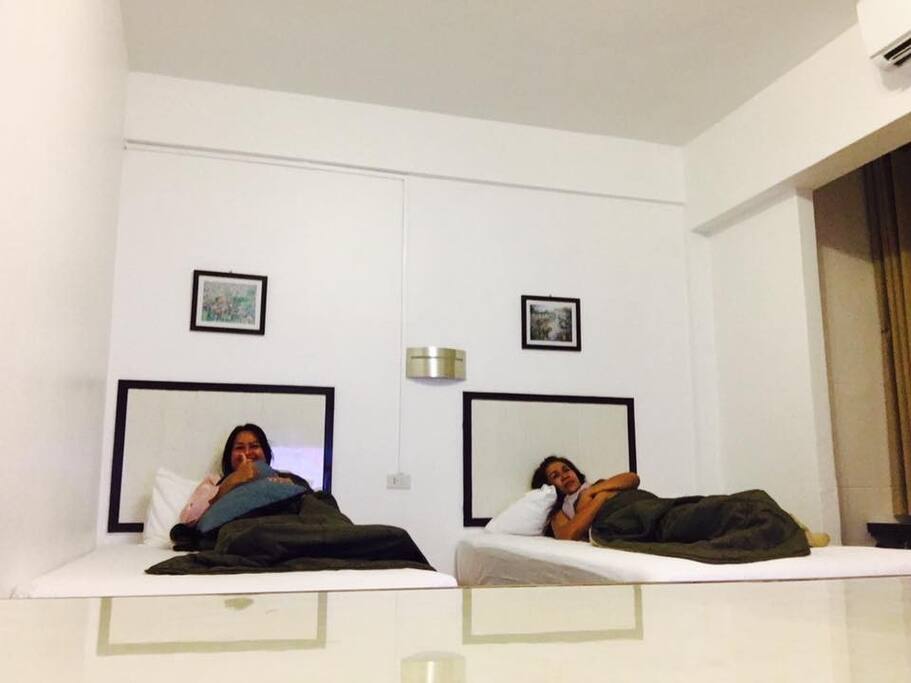 Comfortable stay with Modern loft design & Twin bed :)
