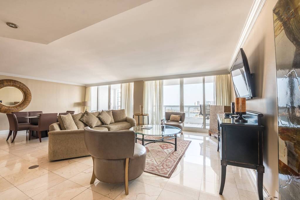 The Grand 3154 | 2bed/2bath | Free Valet Parking"