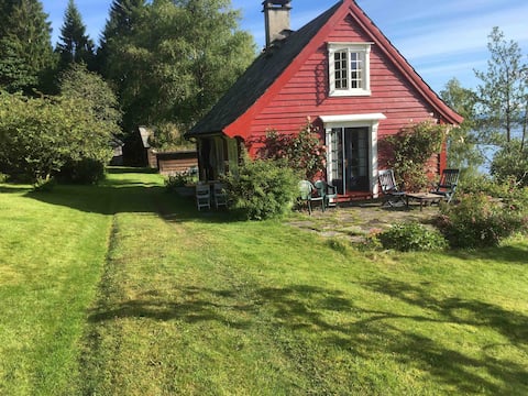 A seaside fairytale gem in Hardangerfjord w/boat