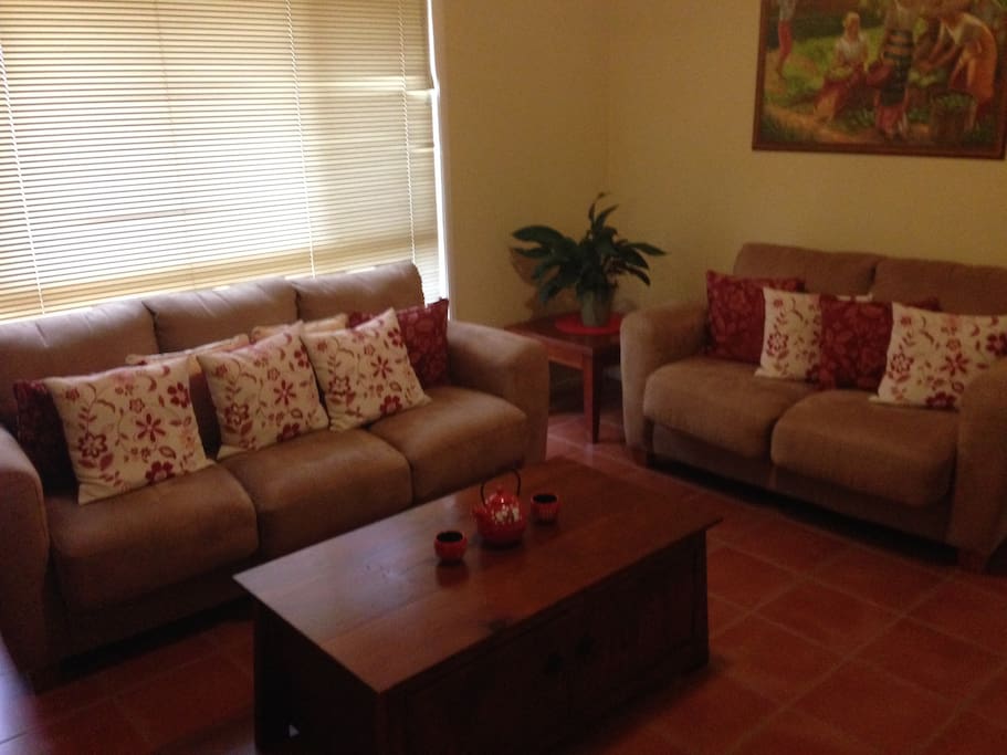 QUITE LOUNGE ROOM