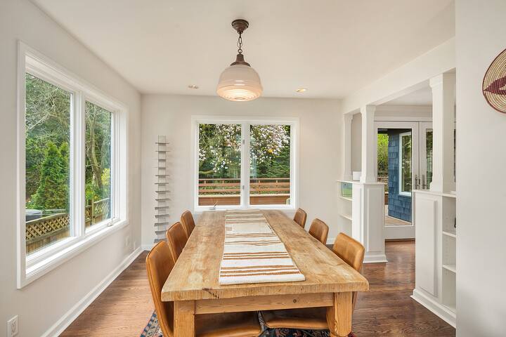 7 BDRM QUEEN ANNE RETREAT – Prime/Quiet location! gallery image 3