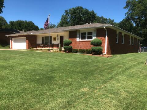 Casa DeSoto - Spacious, Cozy & Family Oriented