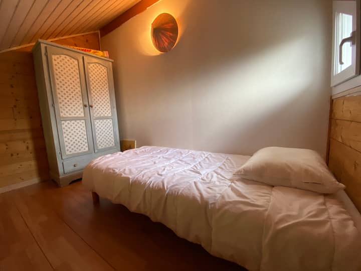 altillo de la planta baja en la habitación 2