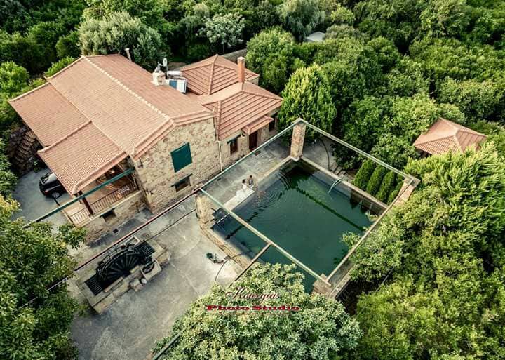 Stone house on a private estate in Kampos