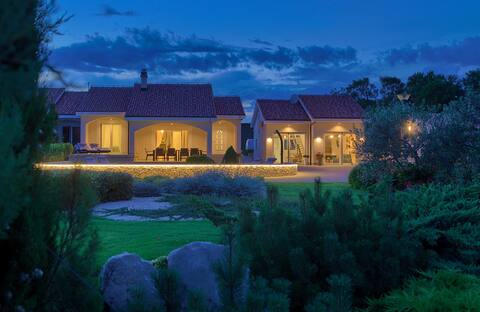 Villa Gardena with heated pool and beautiful yard