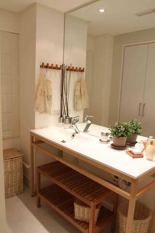 Large luxury 2 bedroom QSquare Taipei Main Station gallery image 2