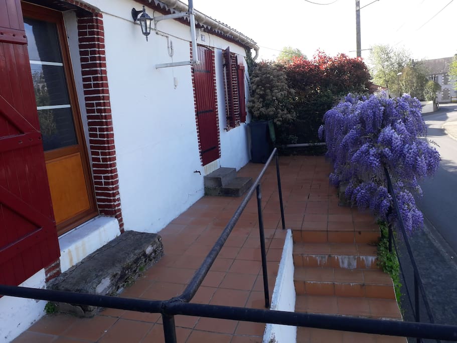 Coté entrée de la maison