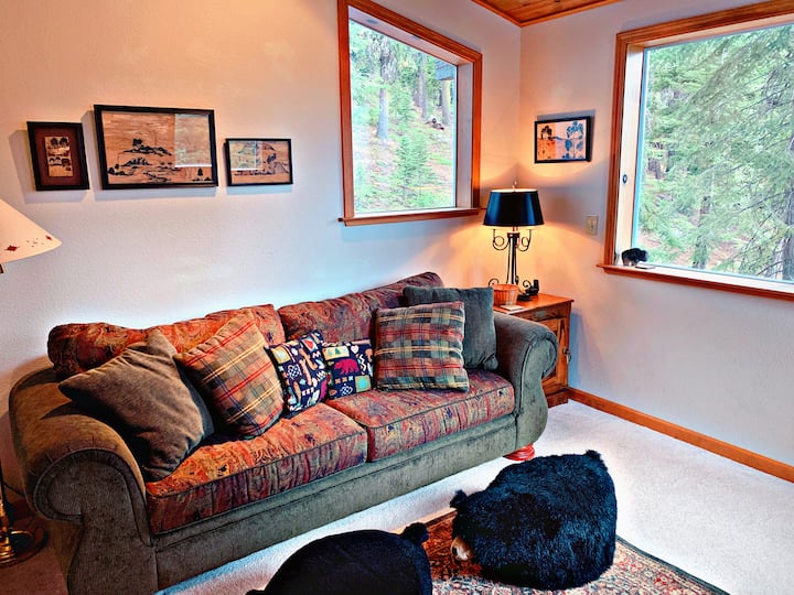 Sofá cama con reposapiés para los pies de oso