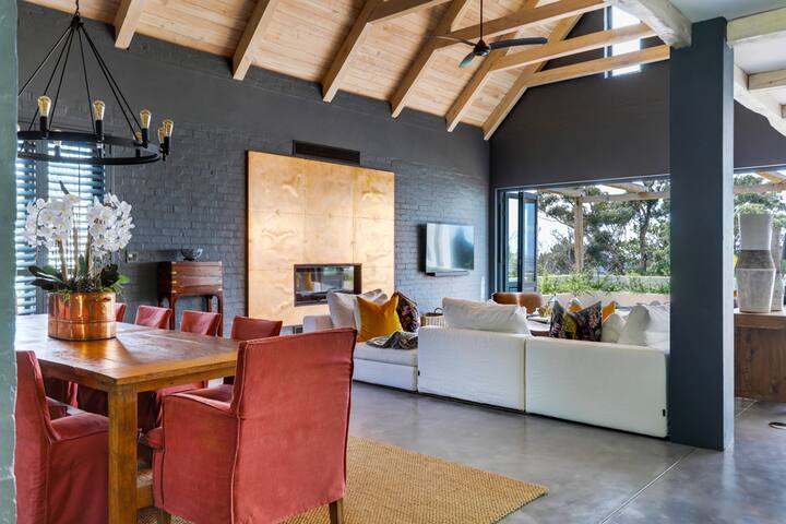 Stunning 3-Bedroom Home with Breathtaking Views gallery image 5