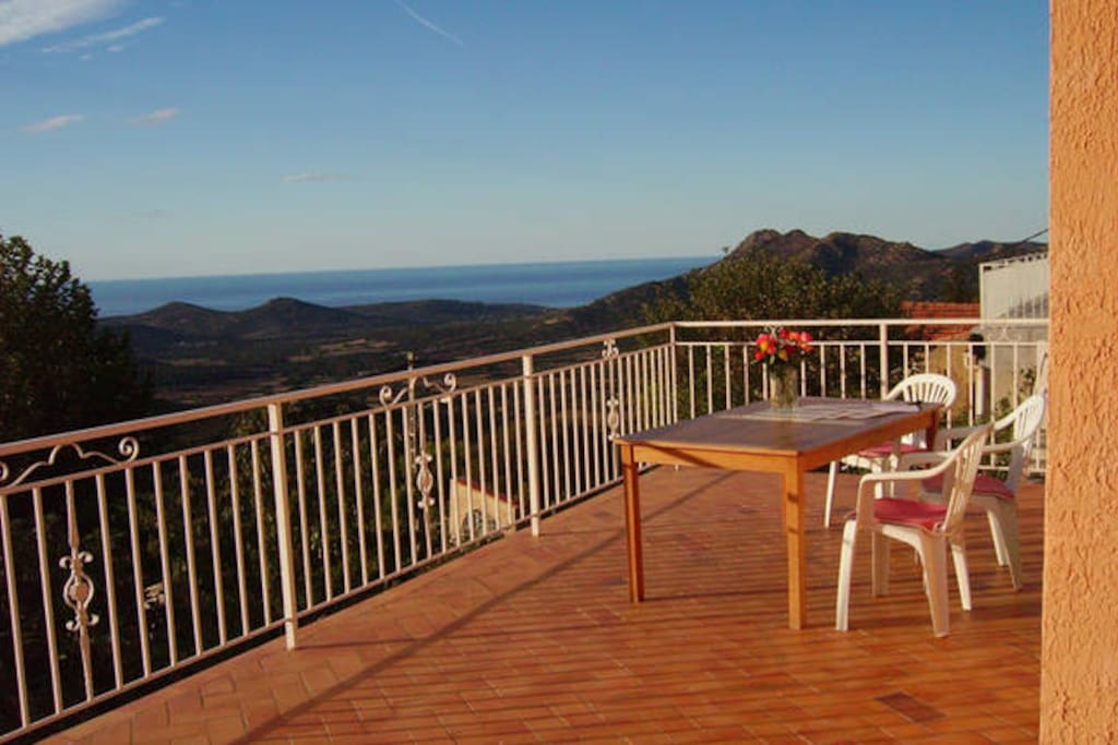 breakfast-terrace with sea view