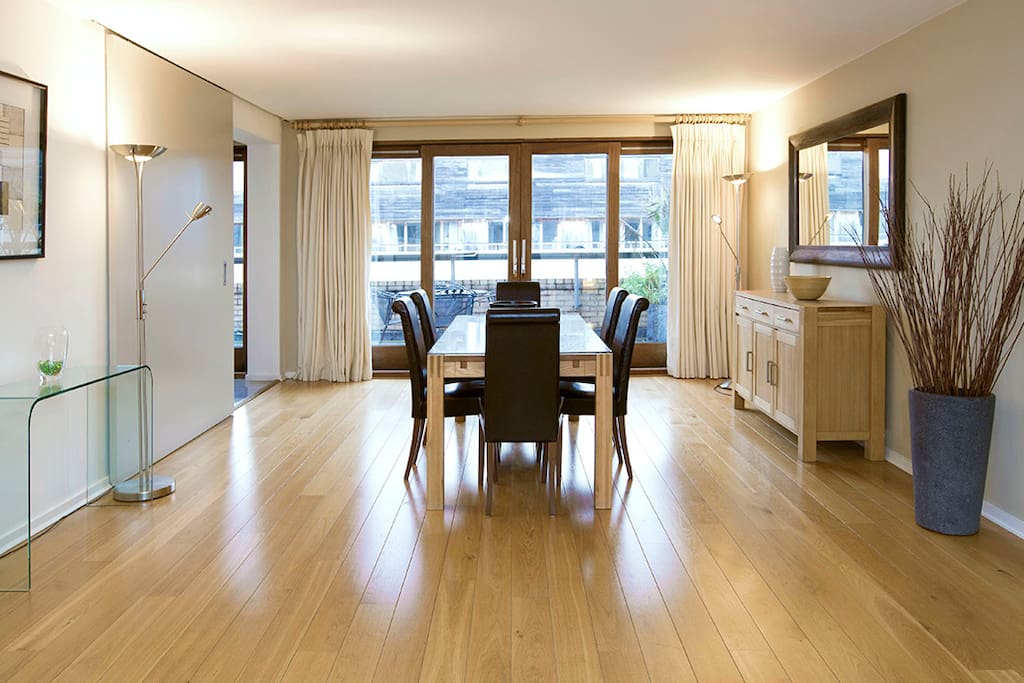 Spacious Living and dining room