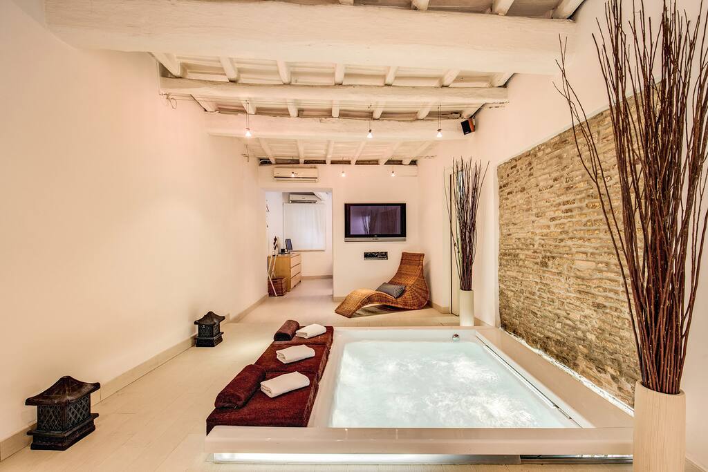 Jacuzzi area up to 4 people - ground floor