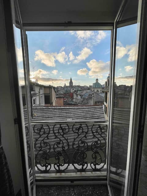 Top Airbnb: The nest in the caruggi a Genova