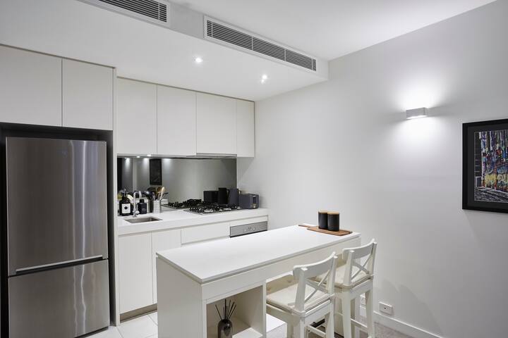 Flinders Lane & Collins Street on your doorstep gallery image 4