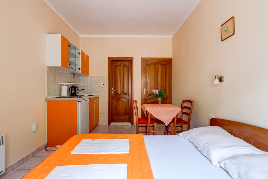 Studio has an area of 20m2 and there is a large double bed, TV with the cable TV and Wi-FI.