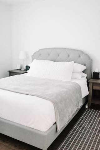 One Guest Bedroom Near O'hare Airport