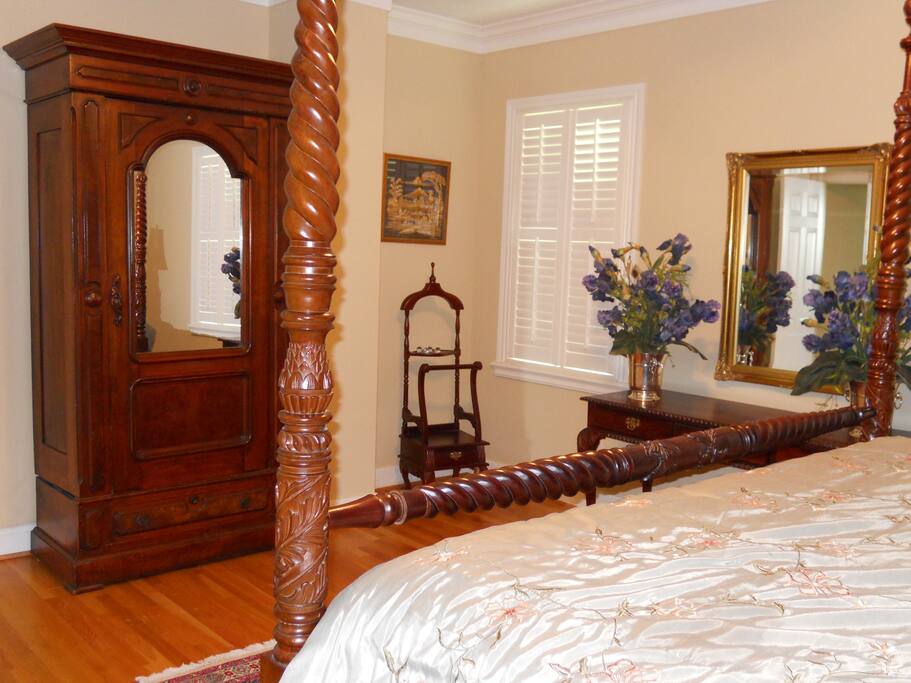 Peacock Room King Bed