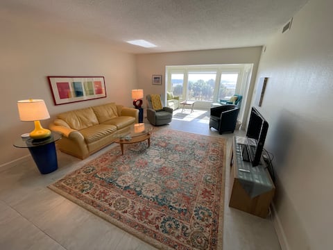 Successful Airbnb property: Siesta Key Beach front 2 bedroom condo w/ parking in North Port / Bradenton / Sarasota