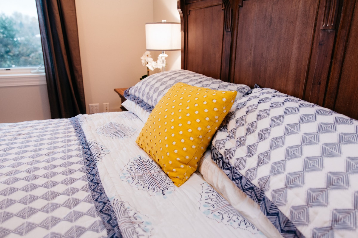 Daylight Laurelhurst Suite