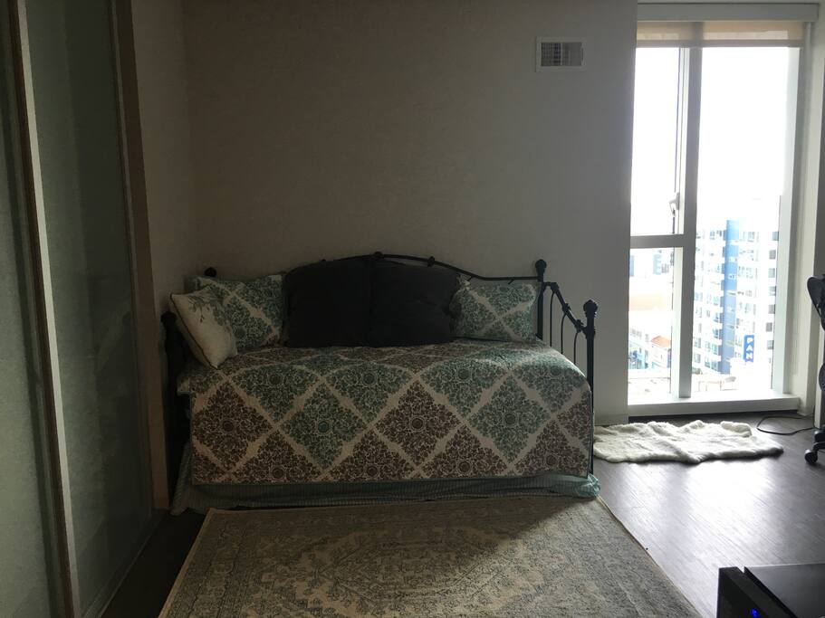 Trundle bed with double-size (or 2 single-size) mattress
