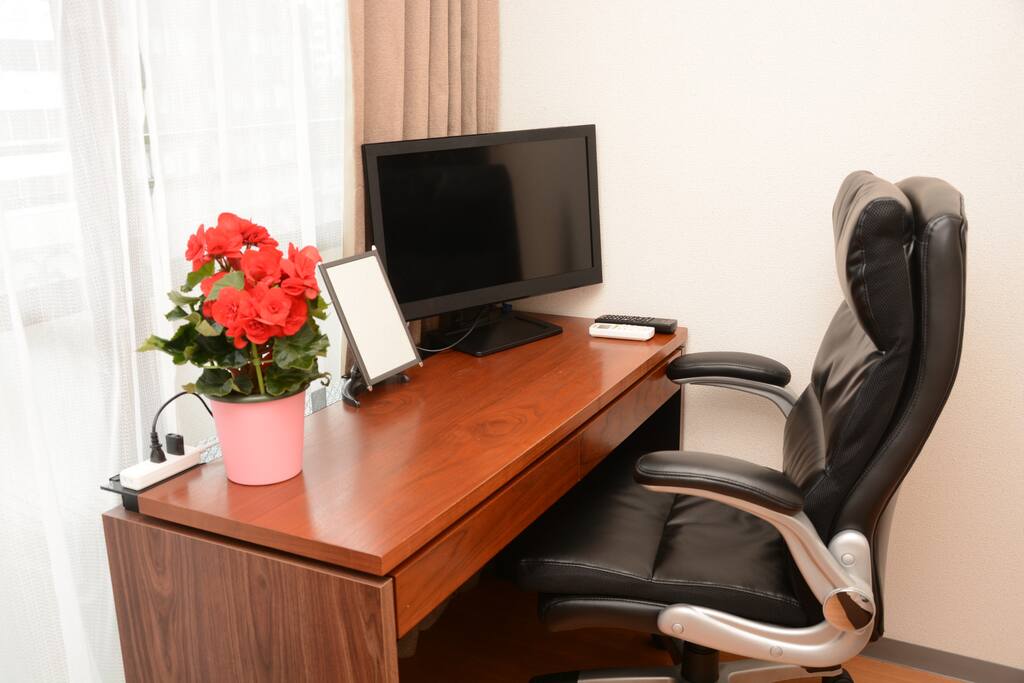 There are also 20 inch monitor and PC cable. So, you can connect monitor via cable with PC which you will bring.