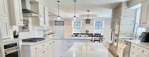 Gorgeous Spacious Modern Farmhouse Lots Of Extras