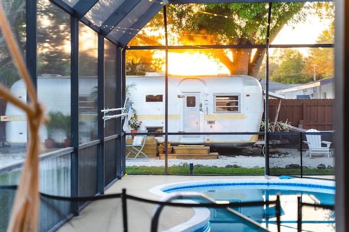 Vintage '71 Airstream - Pool, Spa, Lanai & Beaches