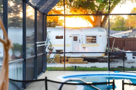 Vintage '71 Airstream - Pool, Spa, Lanai & Beaches
