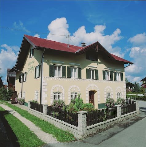 VI. Nice room in the center of St. Georgen