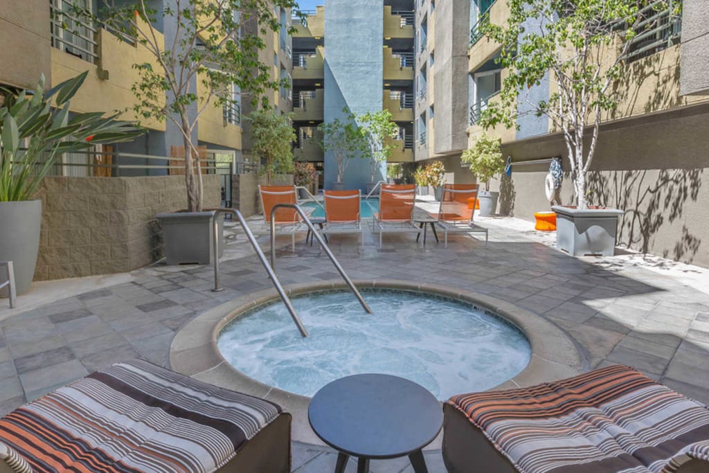 jacuzzi/ spa