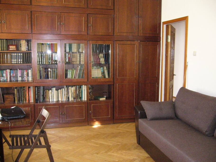Stylish apartment in the historical center of St. Petersburg. Comfortable bright rooms, equipped with necessary trifles