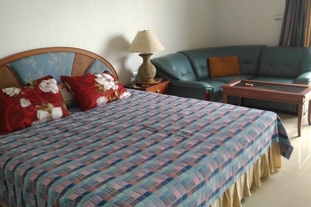 Corner sofa with coffe table