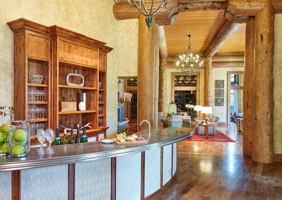 Coffee and wine bar in lobby. There is 24 hour complimentary coffee, tee and there are daIly cookies and fruit. There are weekly welcome events with complimentary wine and beer.