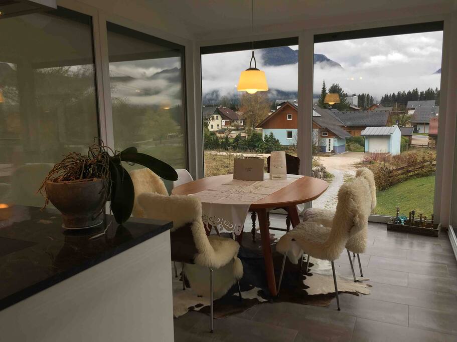 Esstisch mit Fernblick