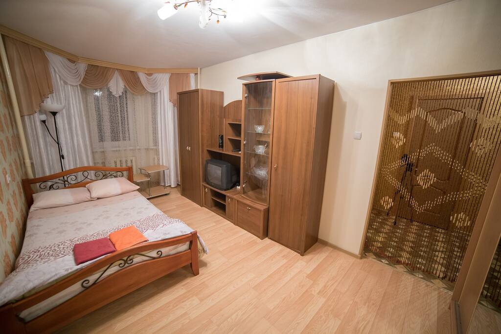 Кровать с удобным матрасом