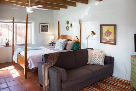 Adobe Studio Apartment, Comfy, Cozy, Great Locale