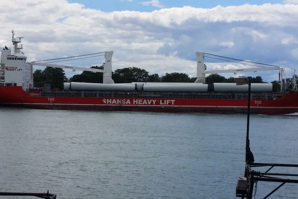 Hansa Heavy Lift carrying wind turbines.