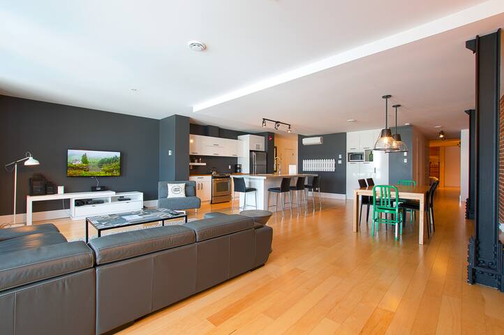 303 – Lofts St-Joseph – Par Les Lofts Vieux-QC gallery image 2