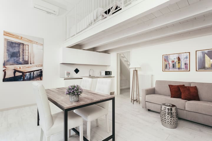 Central Exclusive Two-Room Split-Level, 4 Guests