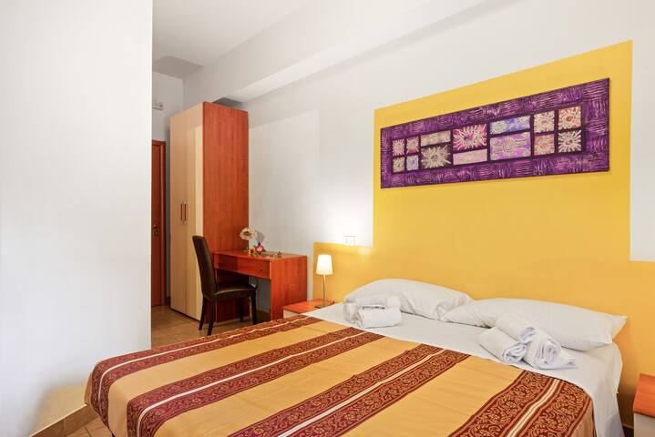 HOUSE TO VATICAN gallery image 4