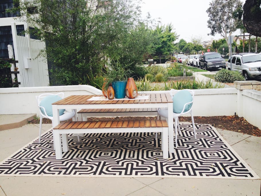 Outdoor dining seats 8