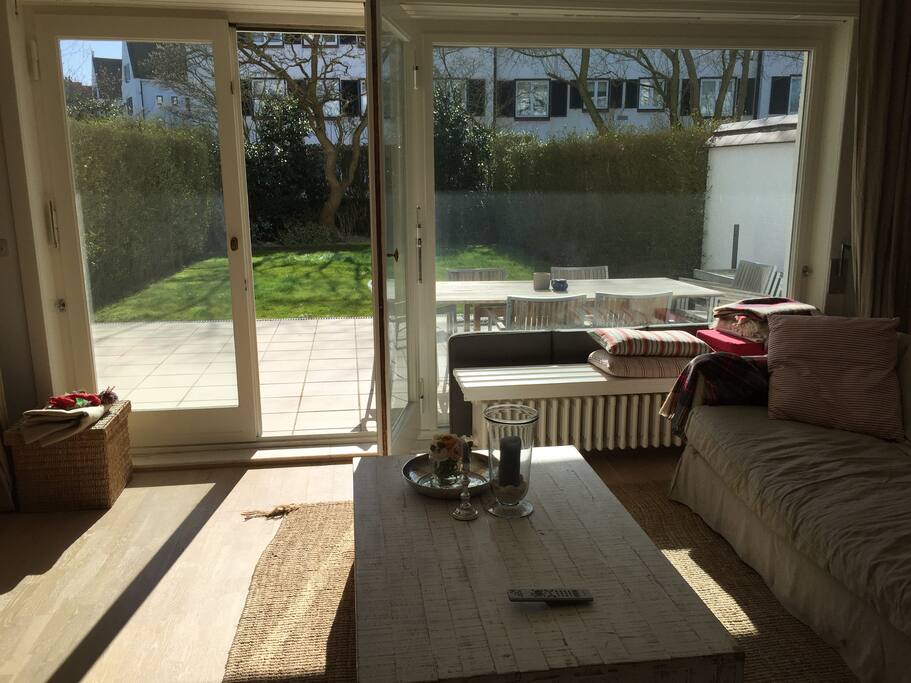 RDC avec jardin très ensoleillé, terrasse aménagée (table 8 personnes + transats)