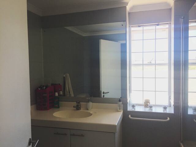 Camps Bay Townhouse with Private Pool gallery image 2