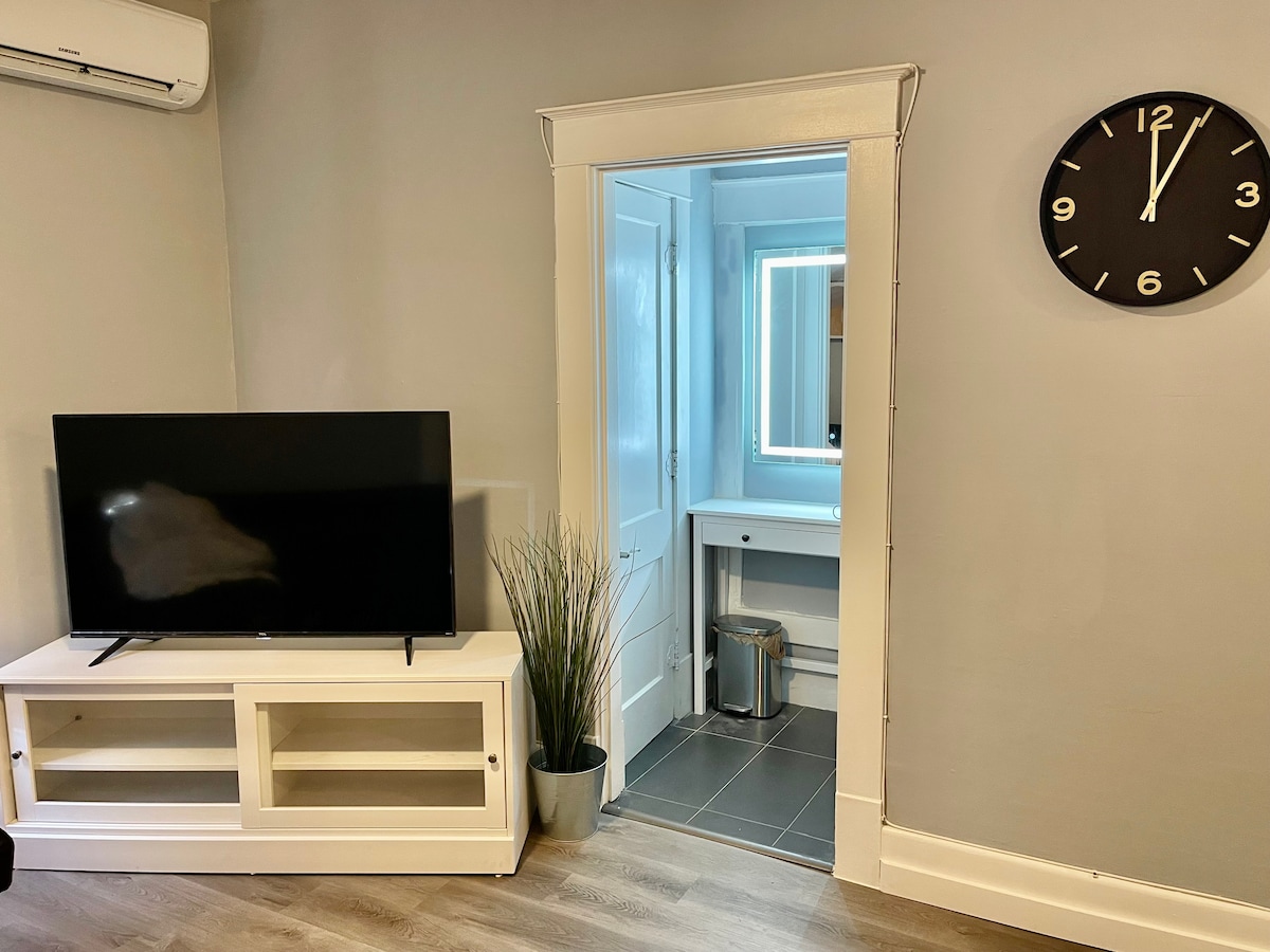 تلفزيون بمقاس 55بوصة مدته سنة 