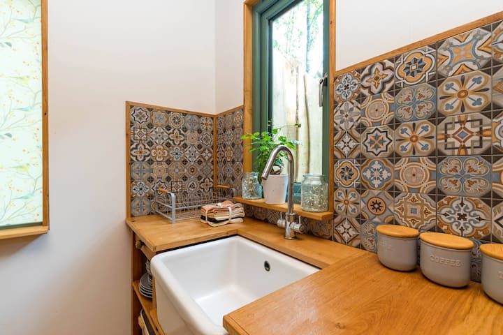 Hand crafted cabin photo 3