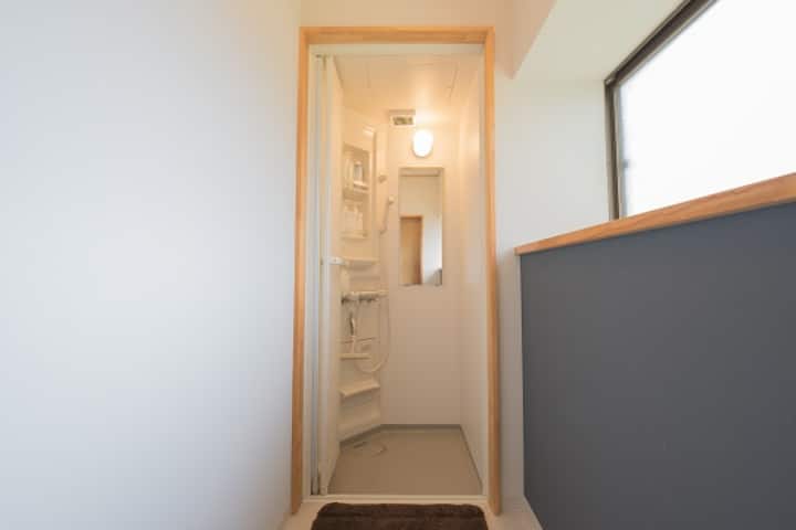 シャワールームが2部屋。温泉は「さくらの湯」か「みはらしの湯」をおすすめします。