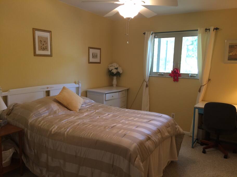 comfortble room for a couple